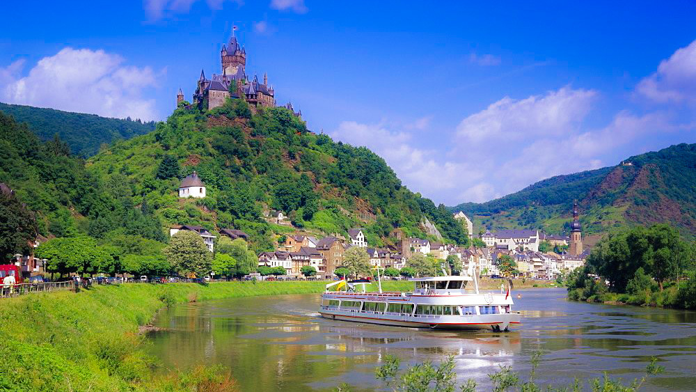 Au détour d'un méandre de la Moselle, Cochem et le château de Reichsburg