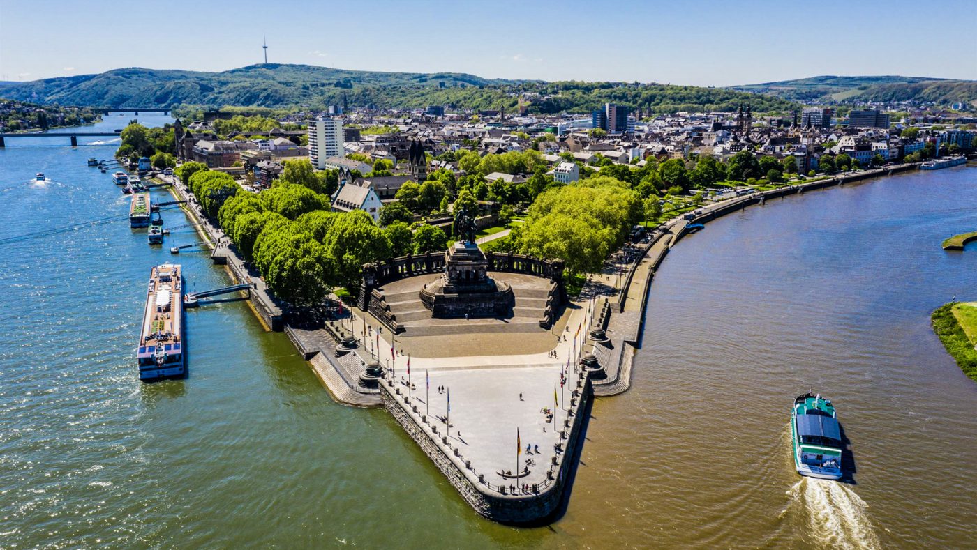 Coblence (Koblenz) : le Deutsches Eck, confluence de la Moselle et du Rhin
