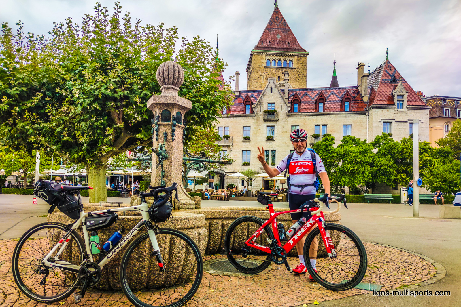 Circuit vélo autour du Lac Léman Lausanne, Montreux, Evian, Thonon, Genève, etc. Lions Circuit vélo autour du Lac Léman Lausanne, Montreux, Evian, Thonon, Genève, etc. Lions